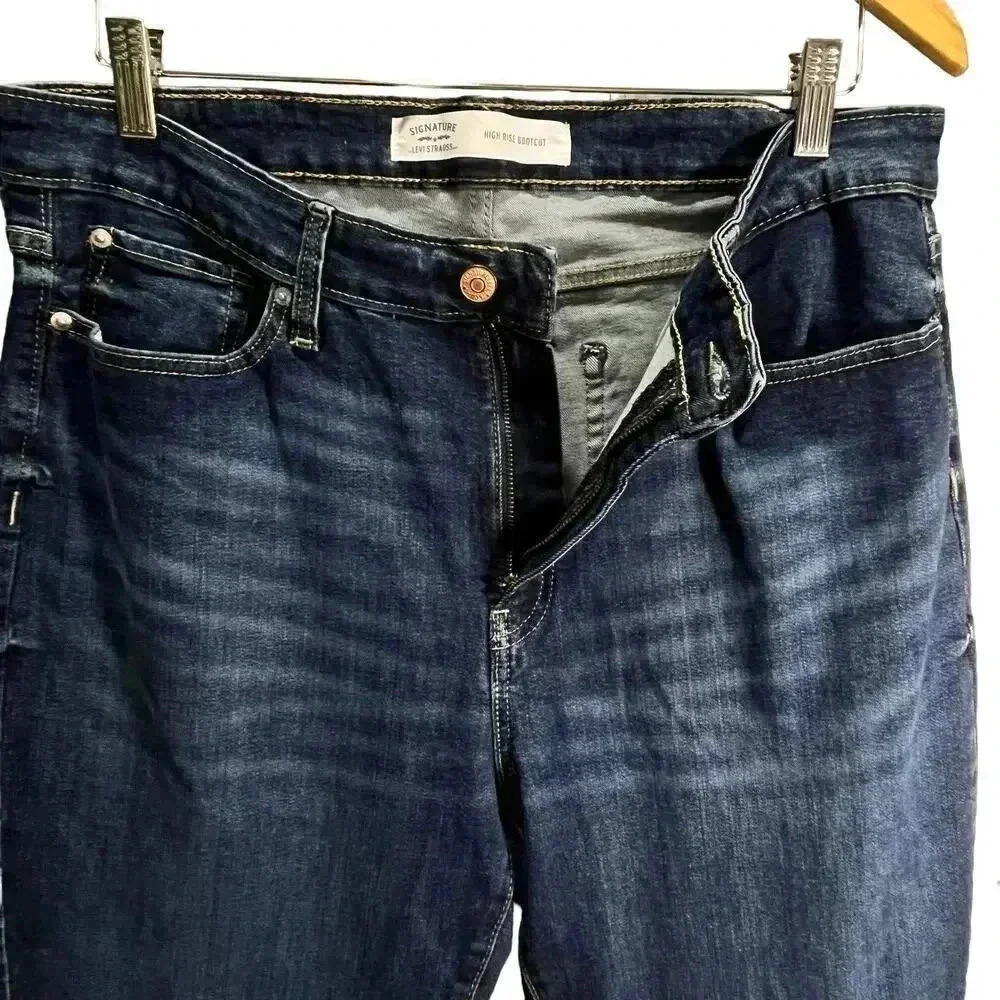 Signature by Levi Strauss Women's High Rise Bootcut Jeans Dark Blue Size 16W - Picture 3 of 6
